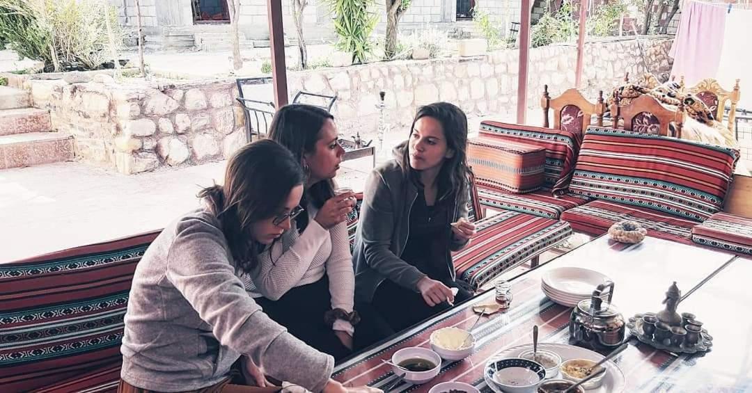 Guest House Attallah Вади Муса Экстерьер фото
