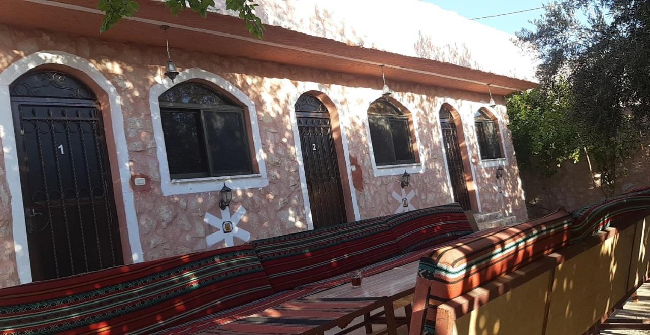Guest House Attallah Вади Муса Экстерьер фото