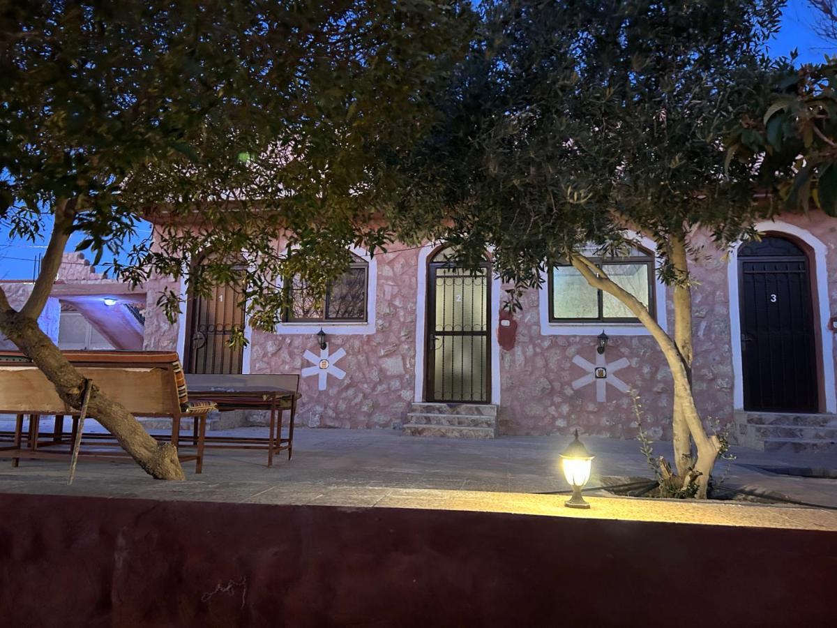 Guest House Attallah Вади Муса Экстерьер фото