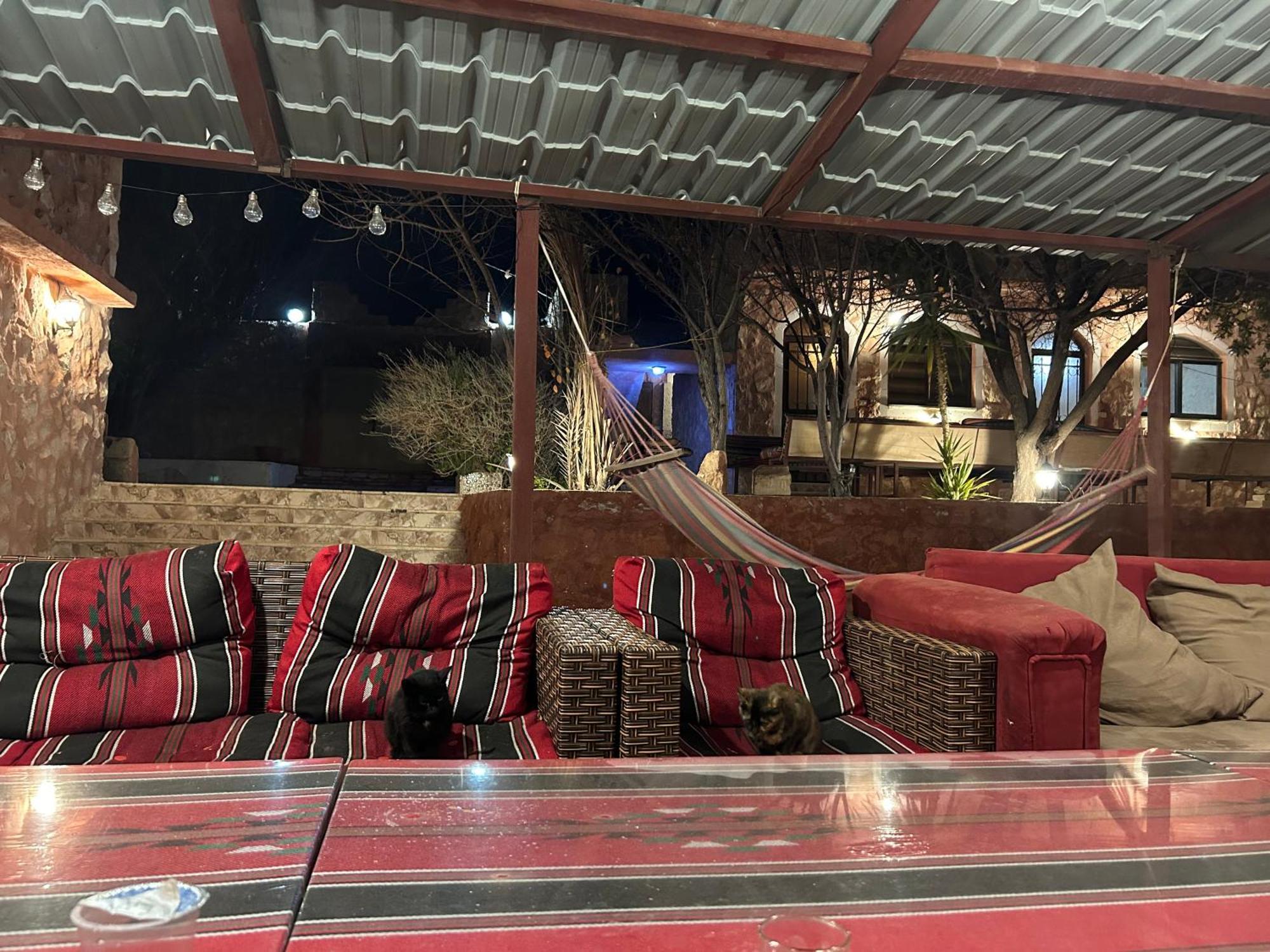 Guest House Attallah Вади Муса Экстерьер фото